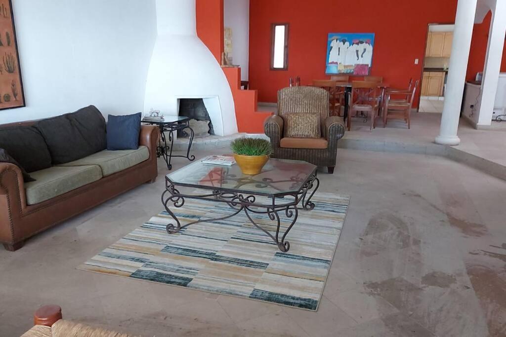 a living room with a couch and a coffee table at Casa grande en Bahia de Kino frente al mar in Bahía Kino