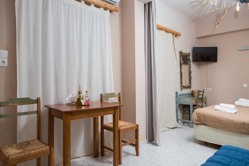 Arodamos Studios & Apts - 6