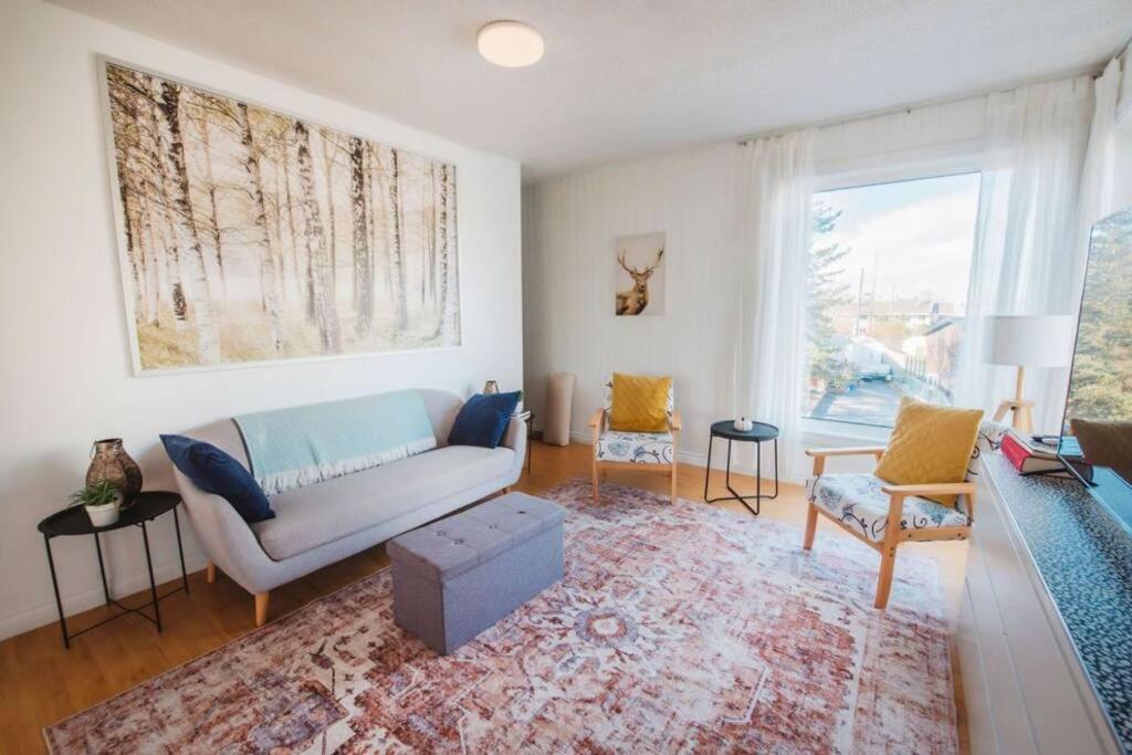 Yellowknife Downtown 50a ave Vacation Home, Yellowknife (updated prices 2024)