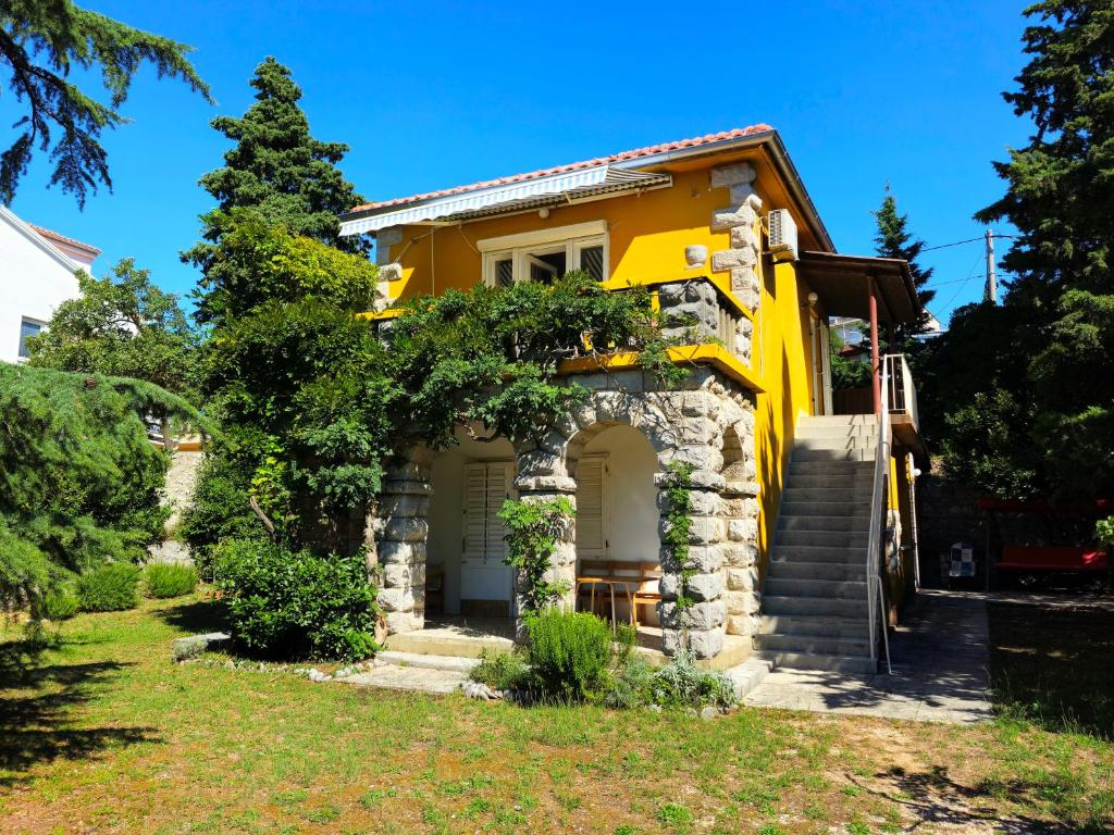 Budova, v ktorej sa apartmán nachádza