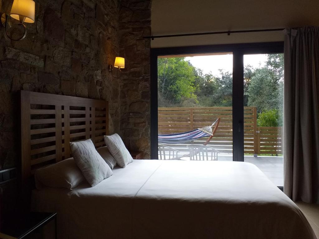 Postel nebo postele na pokoji v ubytování Les Flors - Hotel Rural & Cabanyes