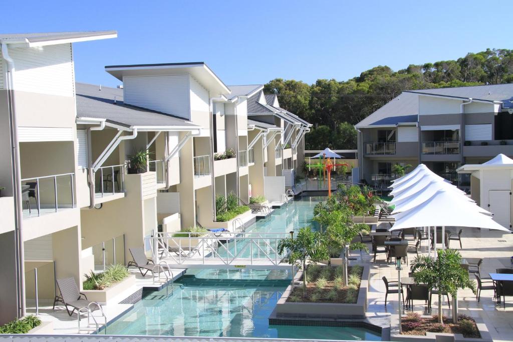 Bazén v ubytování 1770 Lagoons Central Apartment Resort Official nebo v jeho okolí