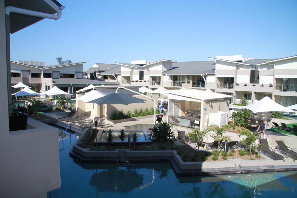 Bazén v ubytování 1770 Lagoons Central Apartment Resort Official nebo v jeho okolí