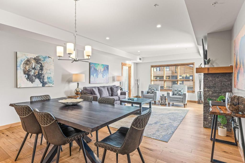 
301 WSL Two Bedroom Premier Condo
