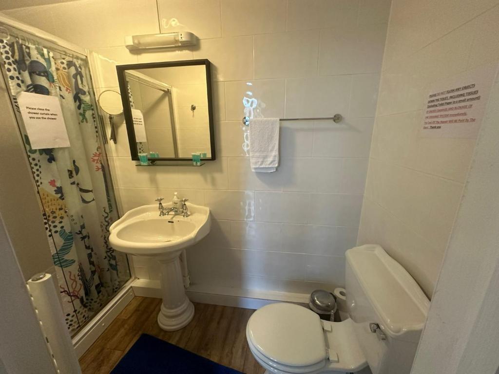 3 Luxury En-suite Bedrooms - Large Double Room