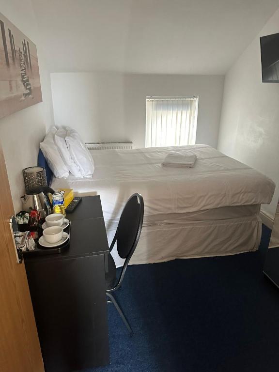 3 Luxury En-suite Bedrooms - Budget Double Room