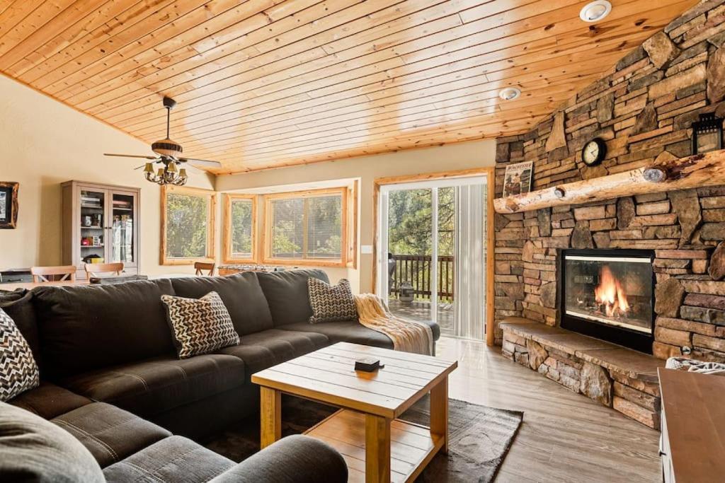 Khu vực ghế ngồi tại Snowy Evening Lodge