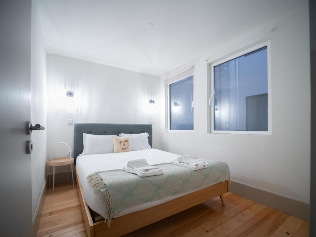 Oporto City View- Trindade Lovely - Two-Bedroom Apartment
