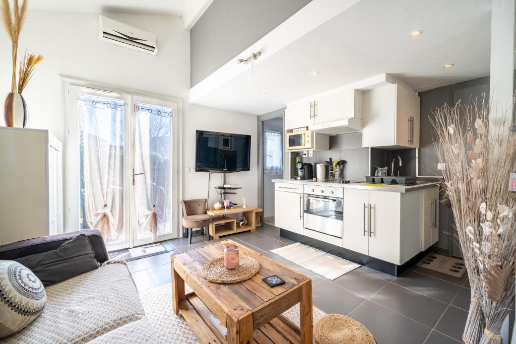 Photo de la galerie de l'établissement Charmante petite maison au calme, à Villeneuve-Loubet