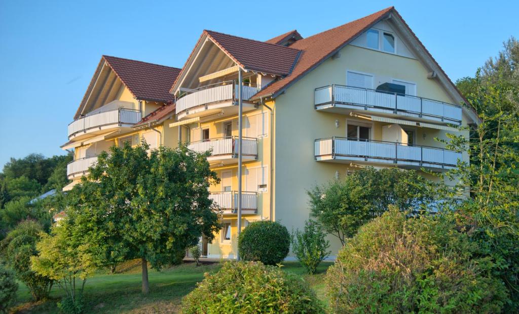 Budova, kde se aparthotel nachází