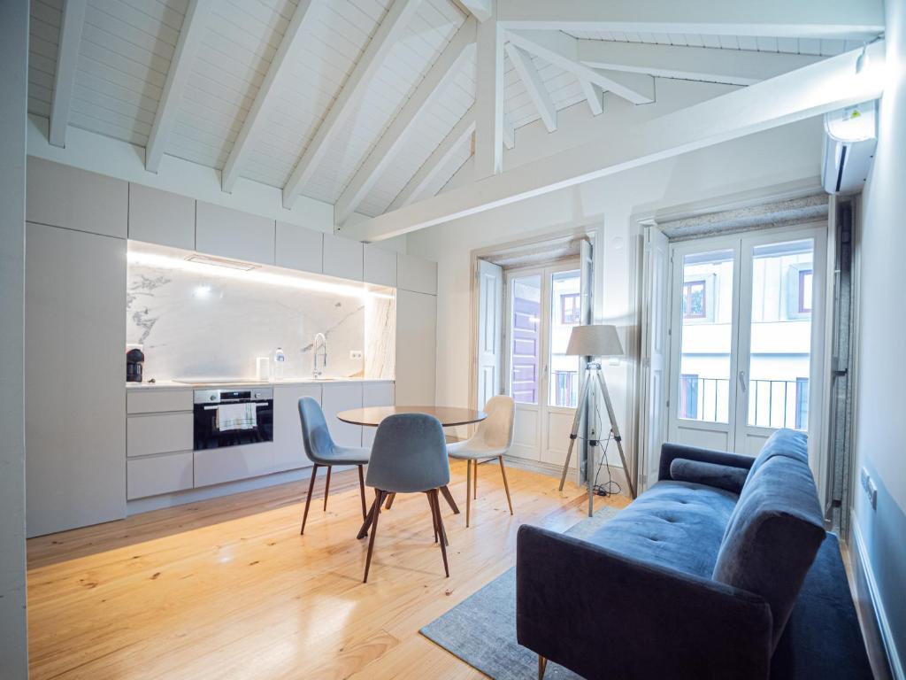 a living room with a blue couch and a table at OportoCityView - Almada Luxury in Porto