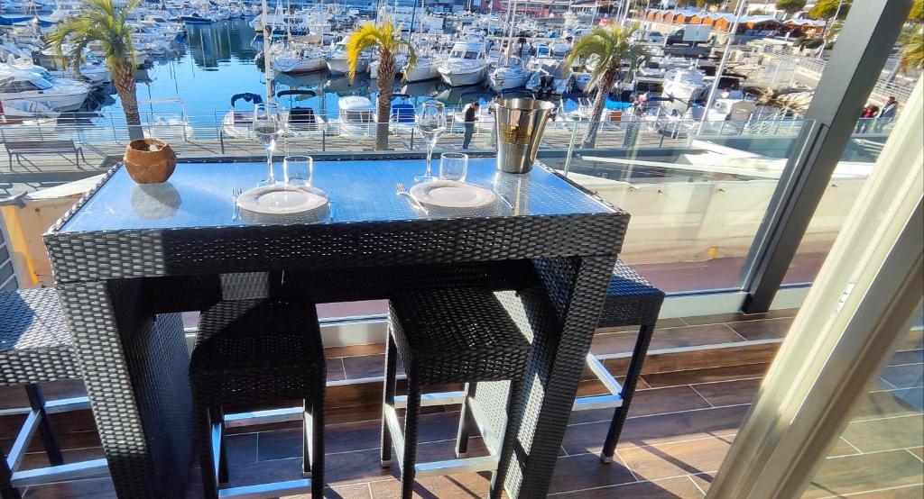Εστιατόριο ή άλλο μέρος για φαγητό στο Bel appartement avec vue panoramique sur le port