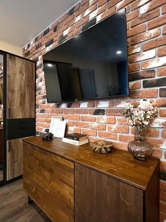 TV a/nebo společenská místnost v ubytování Top Location Apartment