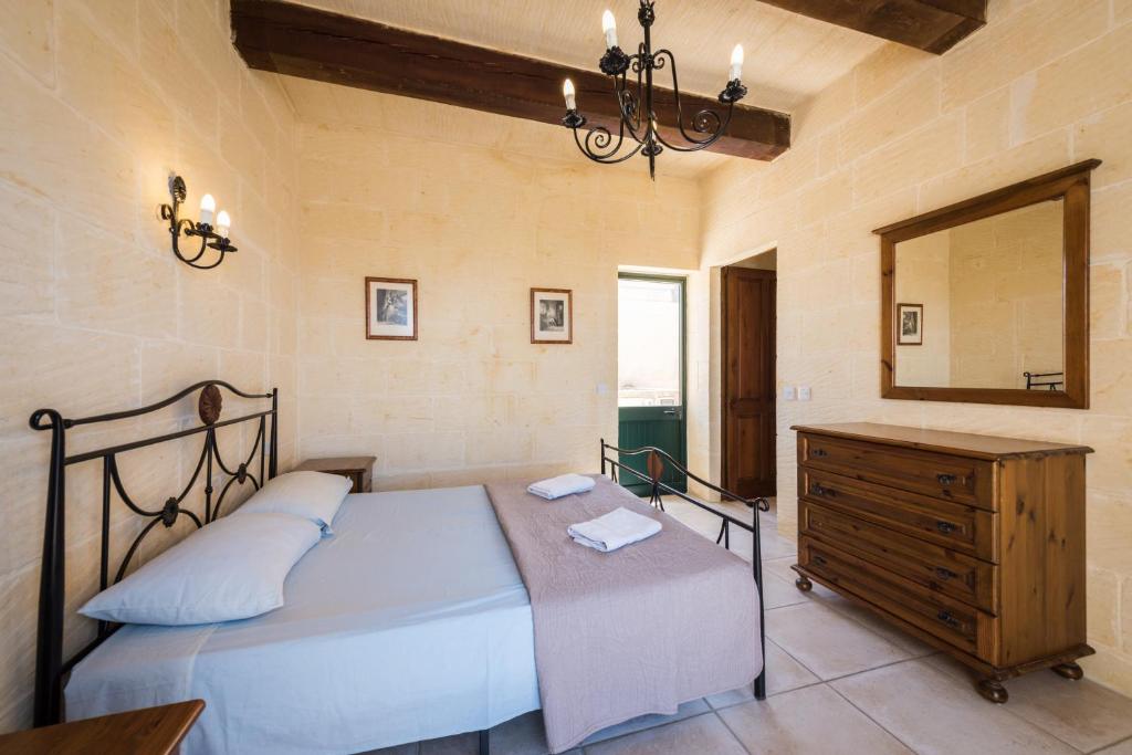 Gallery image of 4 Bedroom Farmhouse with Private Pool &amp; Views in Nadur