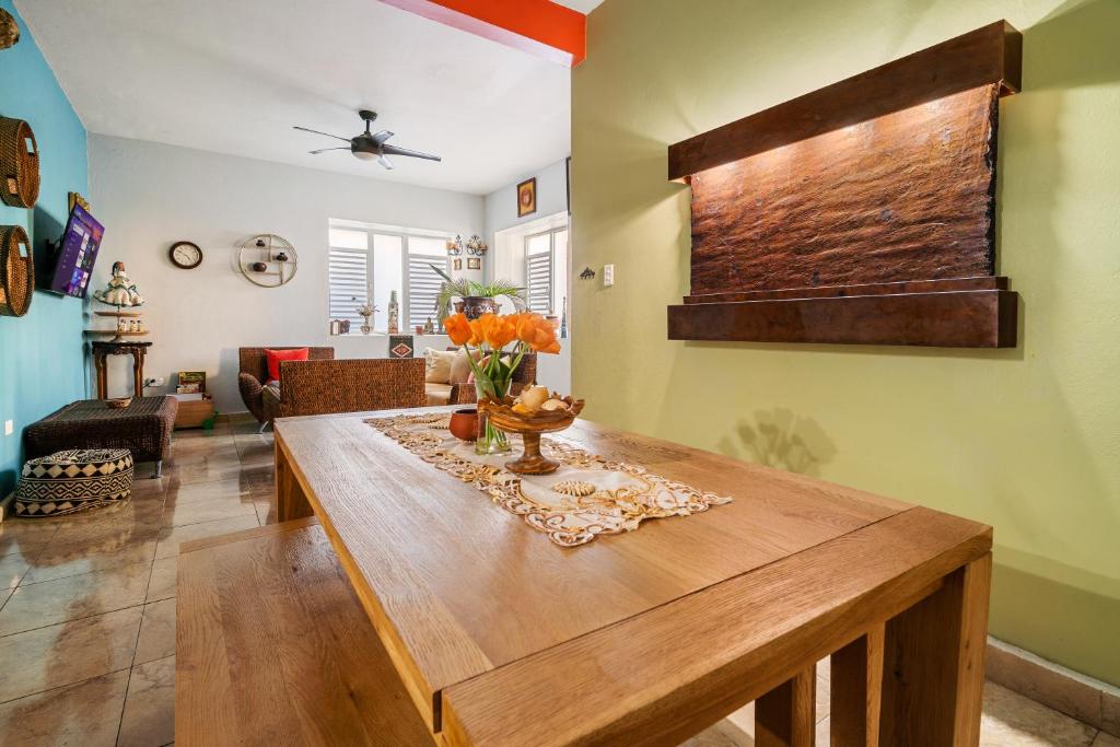 Gallery image of NEW LISTING - Families & Groups of Friends Welcome - Walk to Beach & Restaurants - 7 minutes from the Airport in San Juan