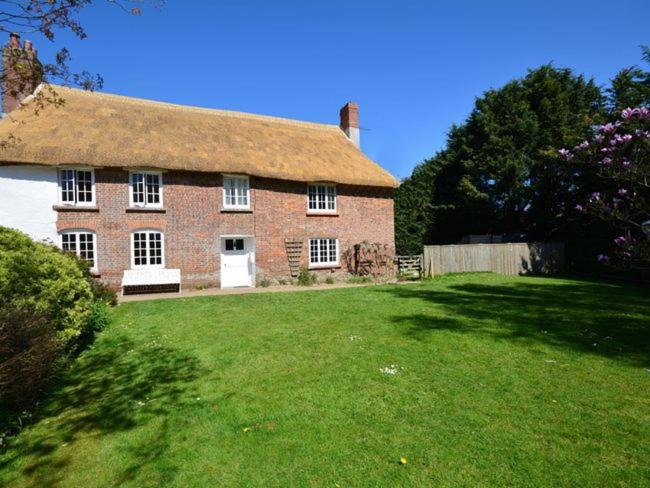 a large red brick house with a grass yard at 3 Bed in Sidmouth HARRI in Talaton