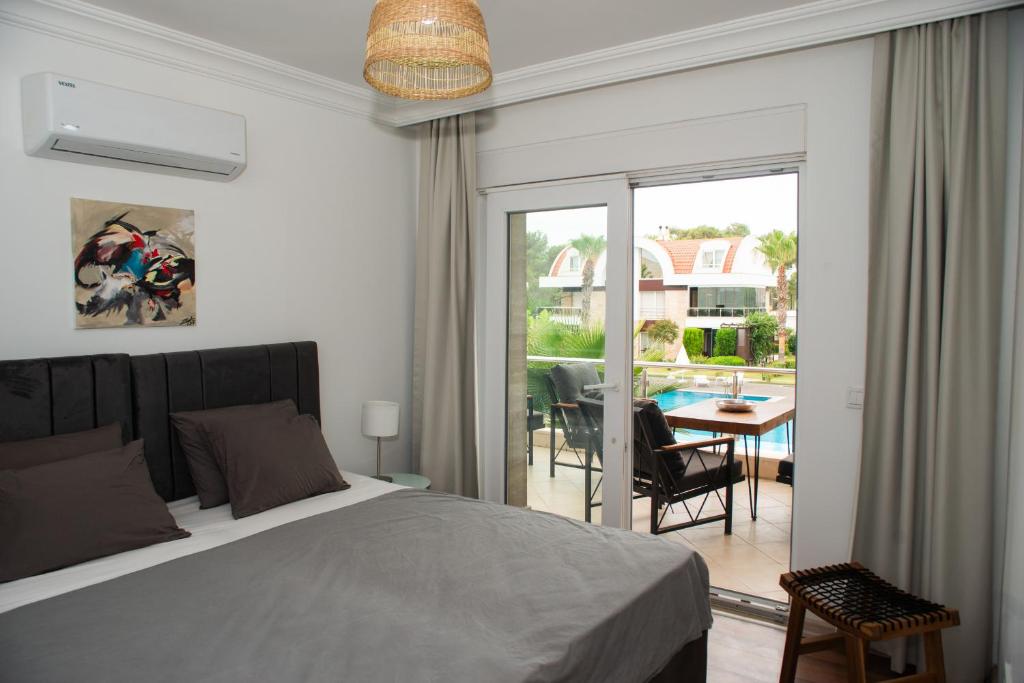 Giường trong phòng chung tại Living Dream Villa PEARL