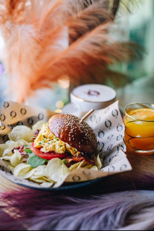 Deo Plaza Luxury Apartments by Blue Mandarin - 4