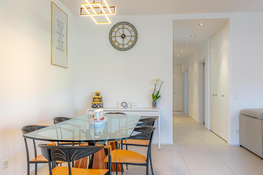 IMPERIAL of LUGANO 3 with a lake view behind the station and 10 min from the lake of Lugano - Resim 7