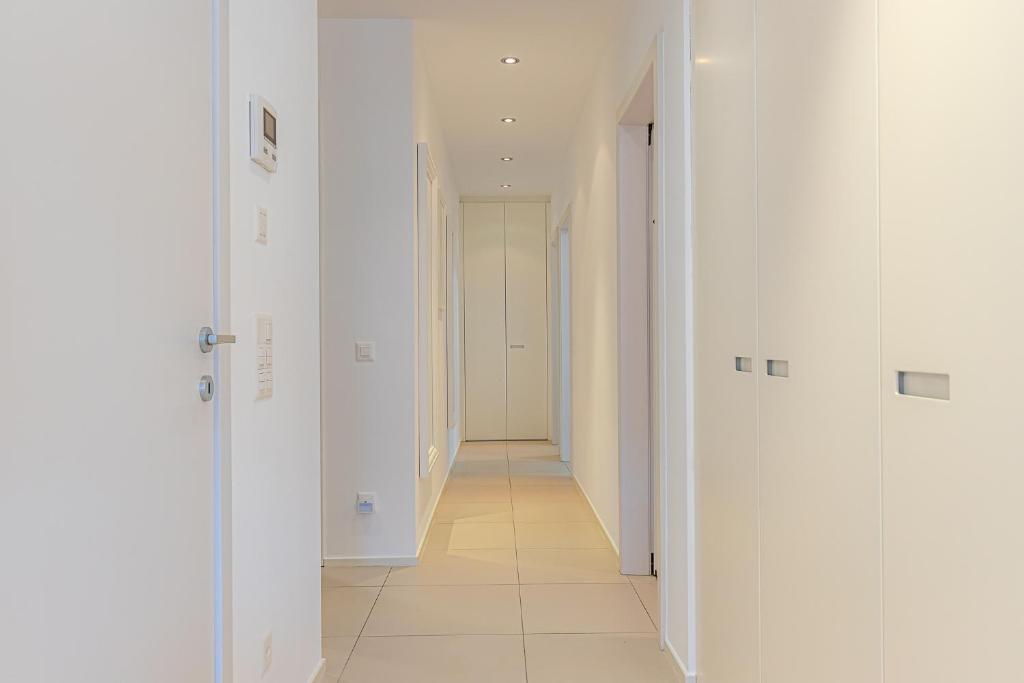 IMPERIAL of LUGANO 3 with a lake view behind the station and 10 min from the lake of Lugano - Resim 18