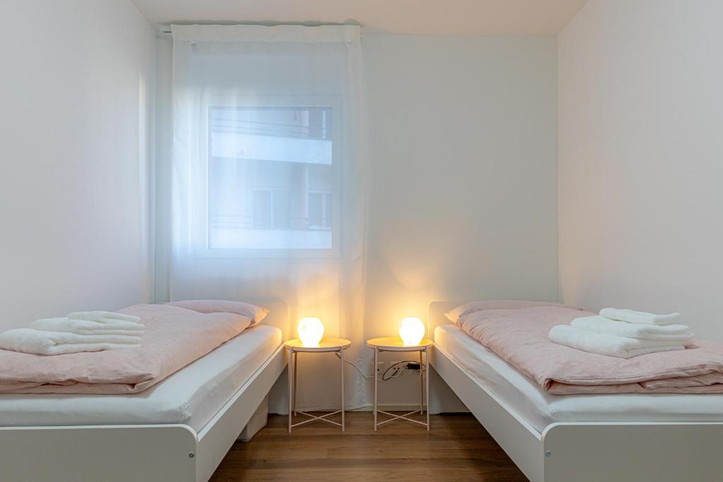 IMPERIAL of LUGANO 3 with a lake view behind the station and 10 min from the lake of Lugano - Resim 21