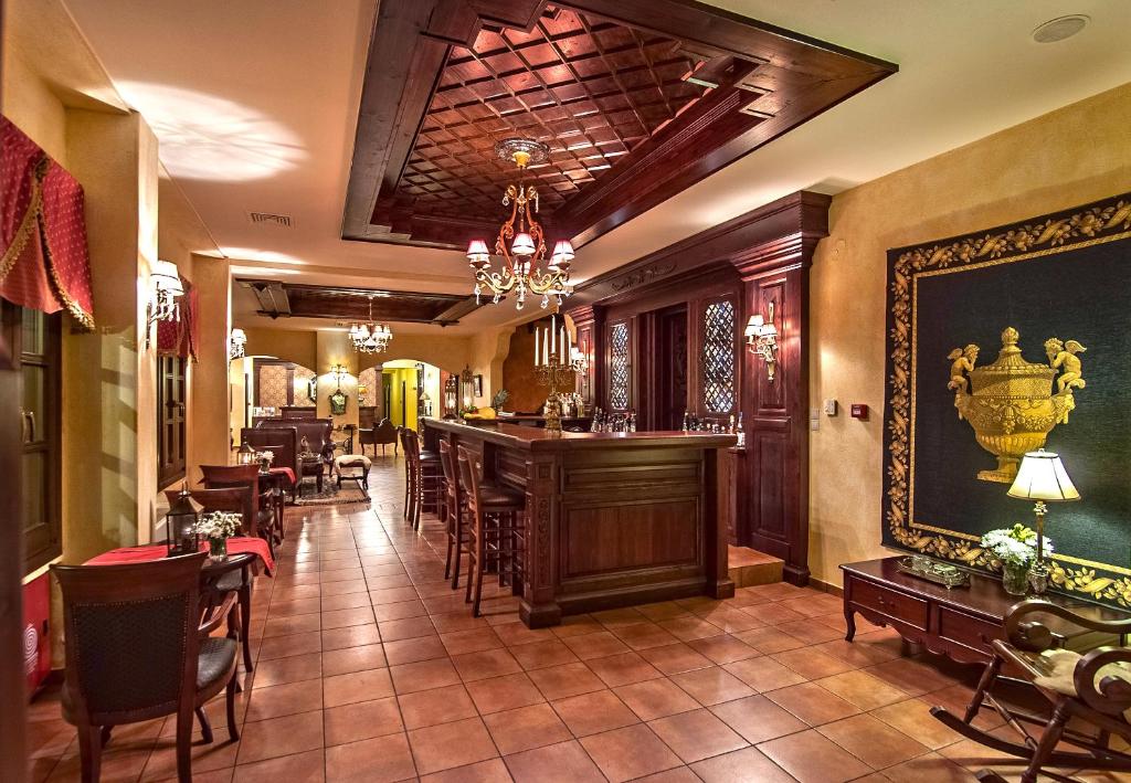 Restaurace v ubytování Hotel Doupiani House