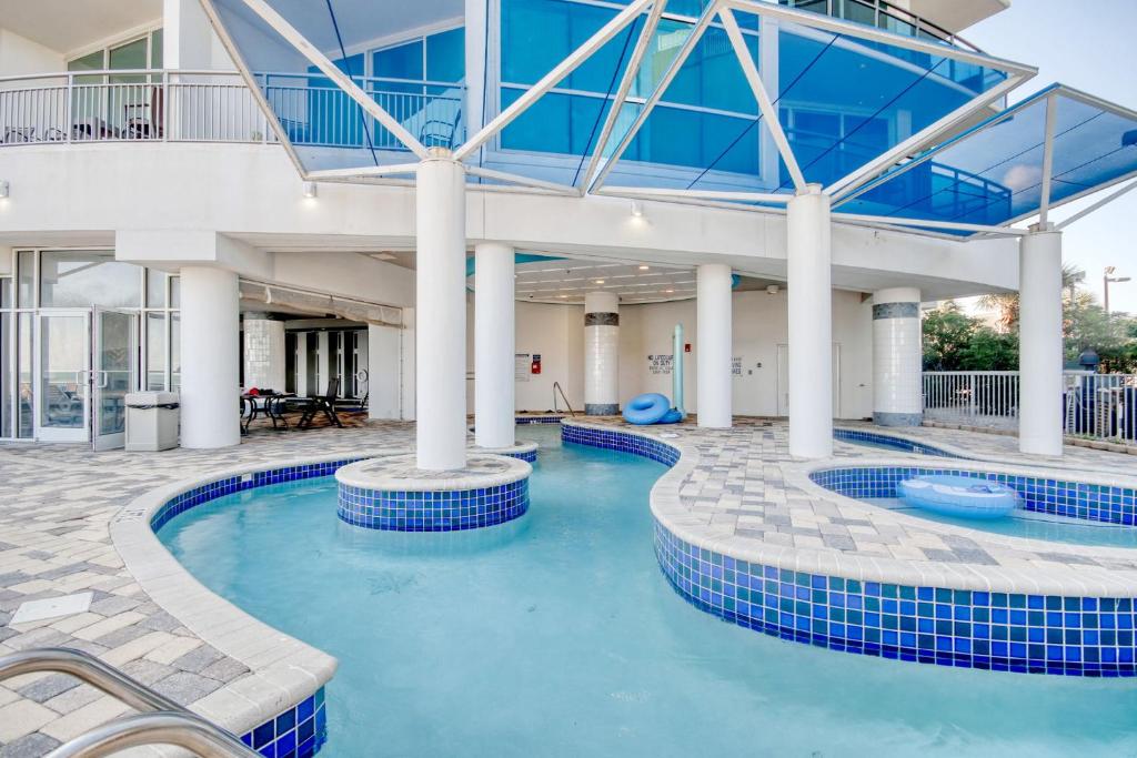 Huge Ocean Front Condo, Amazing Views - Appartement De Trois Chambres