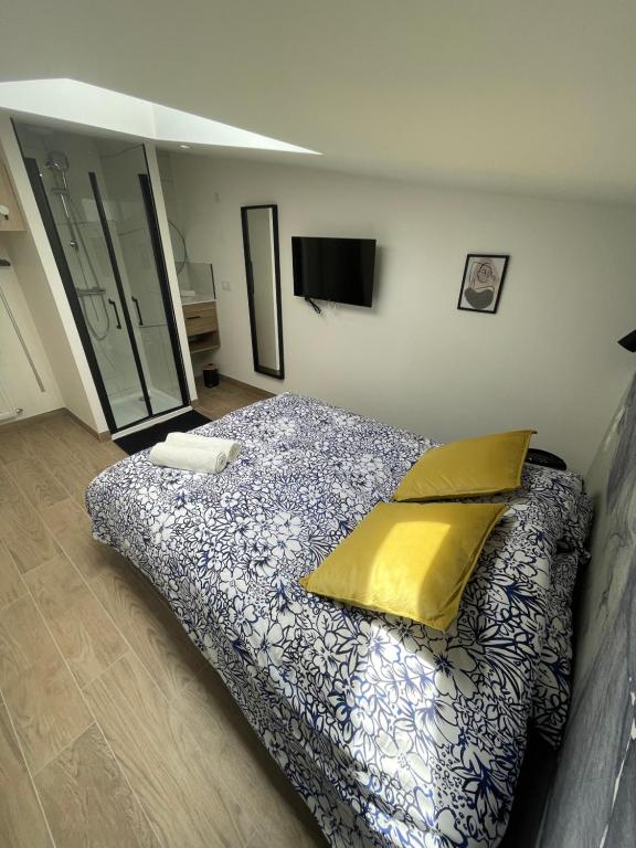 Cama ou camas em um quarto em R&eacute;sidence Tamaris Loft House