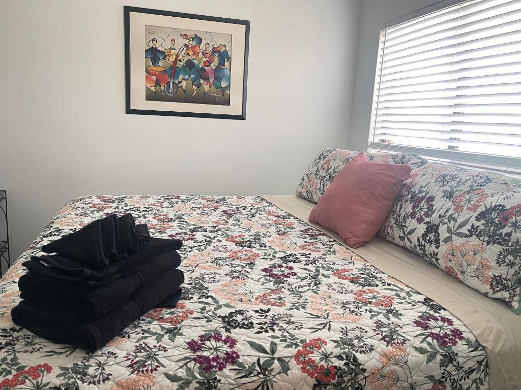 a bed in a room with a flower patterned blanket at Miami U Gallery Superior King Private Bedroom in Shared Apartment in Oxford