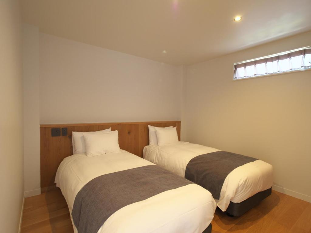 En eller flere senge i et værelse på HOTEL LOCAL BASE＜Miyakojima＞ - Vacation STAY 27030v