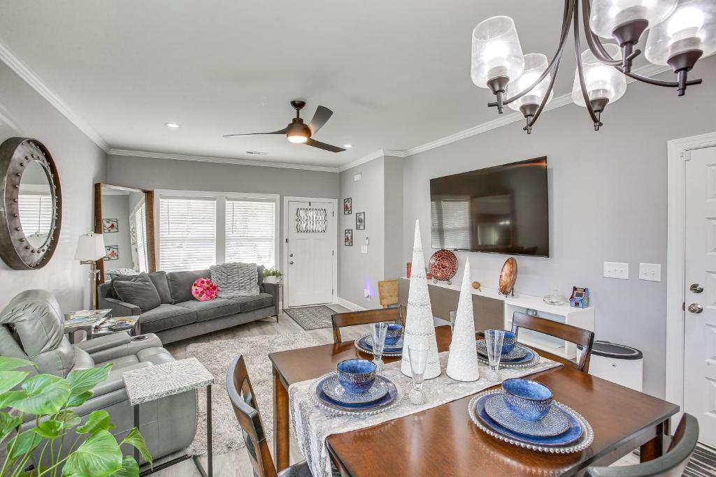 PetFriendly Gallatin Home with Deck, 1 Mi to Town!, Gallatin Updated