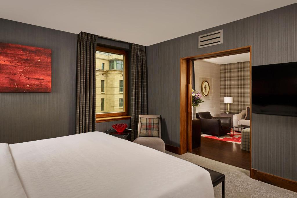 TV a/nebo společenská místnost v ubytování Sheraton Grand Hotel & Spa