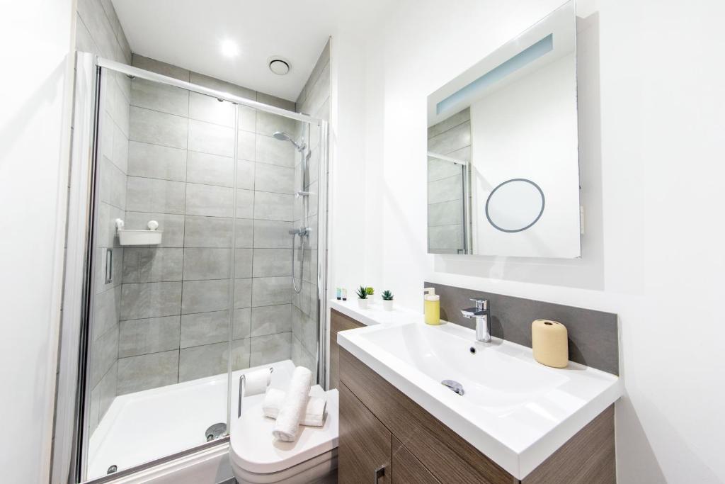 a bathroom with a shower and a sink and a toilet at Peaceful one bed flat in Stockport centre in Stockport