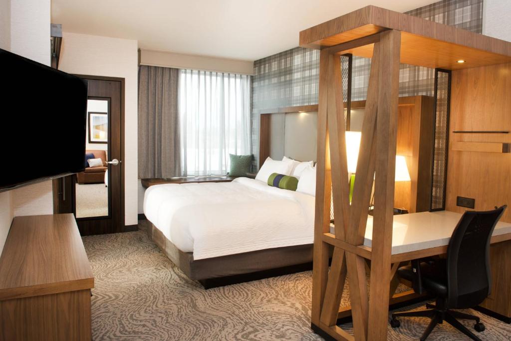 Postel nebo postele na pokoji v ubytování SpringHill Suites by Marriott Bend