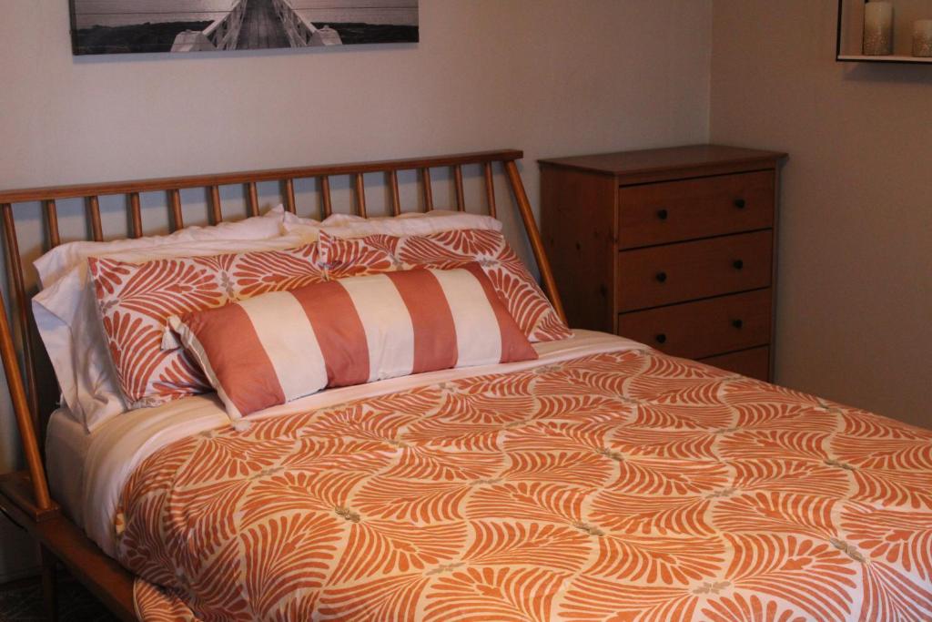 The Master Bedroom at the Hillside B&B - Housity