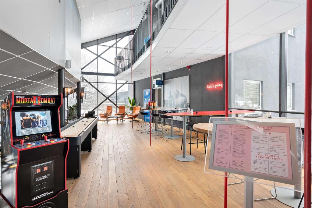 A television and/or entertainment centre at Aiden by Best Western Stockholm Arlanda Airport