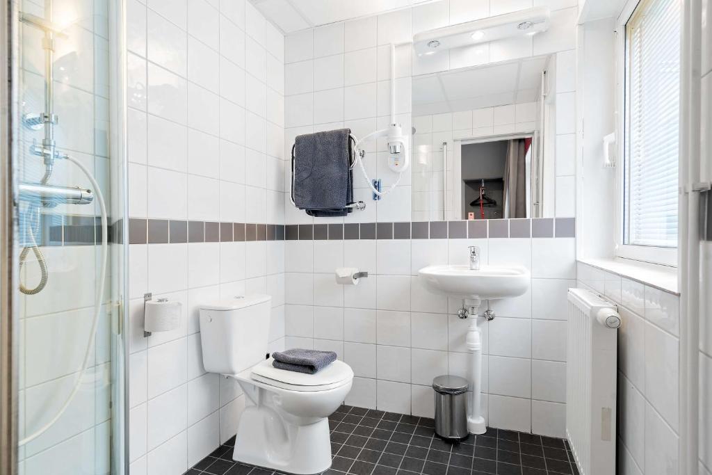 A bathroom at Aiden by Best Western Stockholm Arlanda Airport