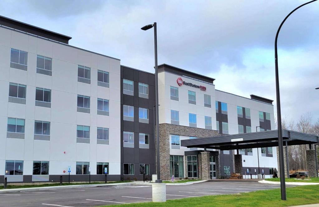 an exterior view of a building with a parking lot at Best Western Plus Grand Rapids MN in Grand Rapids