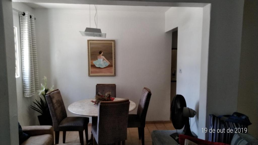 a dining room with a table and chairs at Mar e Descanso in Maceió