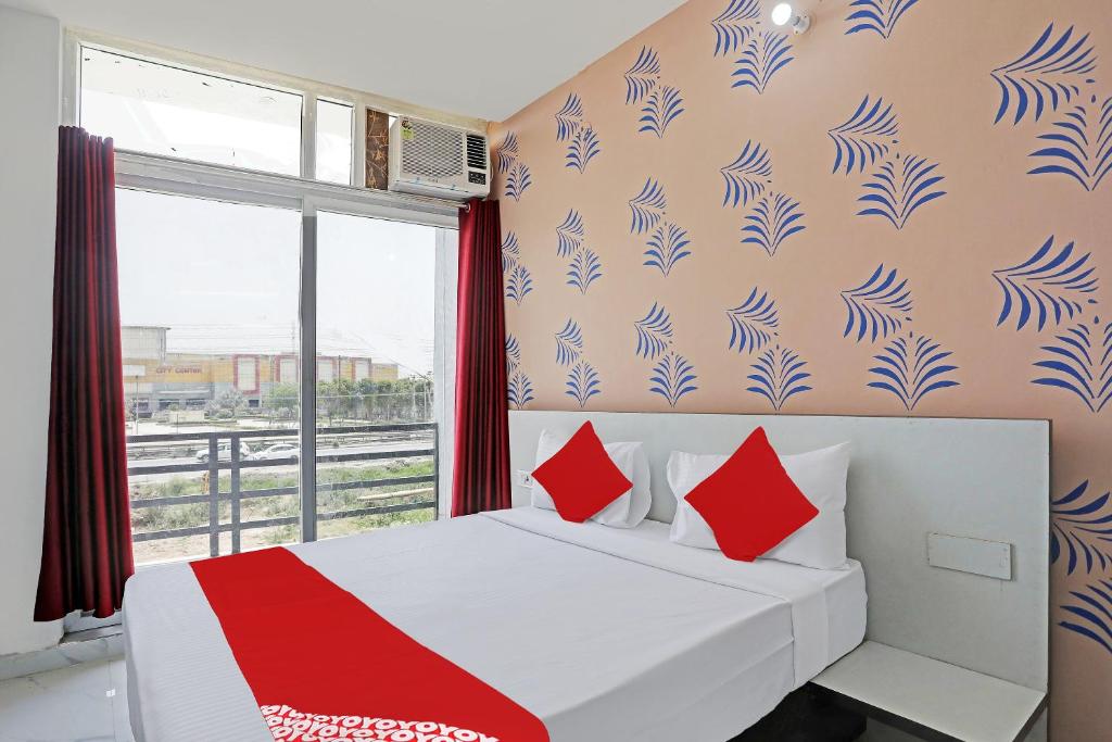 Een bed of bedden in een kamer bij OYO Flagship 81316 Hotel Unique