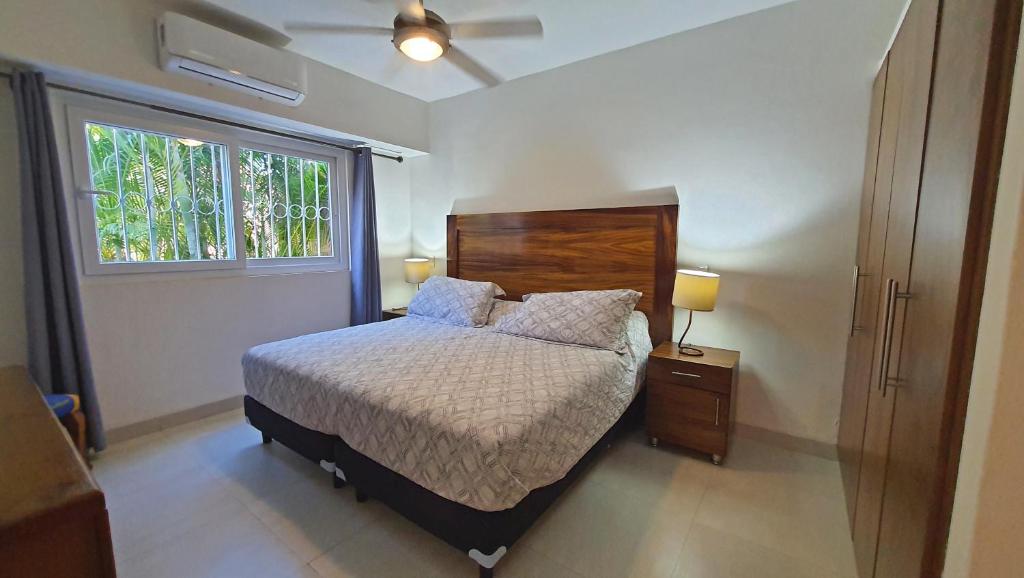 a bedroom with a large bed and a window at Departamento Mauricio #2 in Bucerías