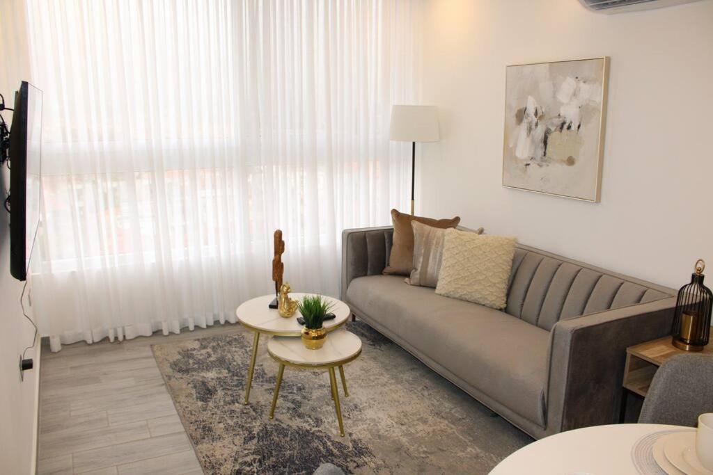 a living room with a couch and a table at Nuevo apartamento en Stanza in San Pedro Sula