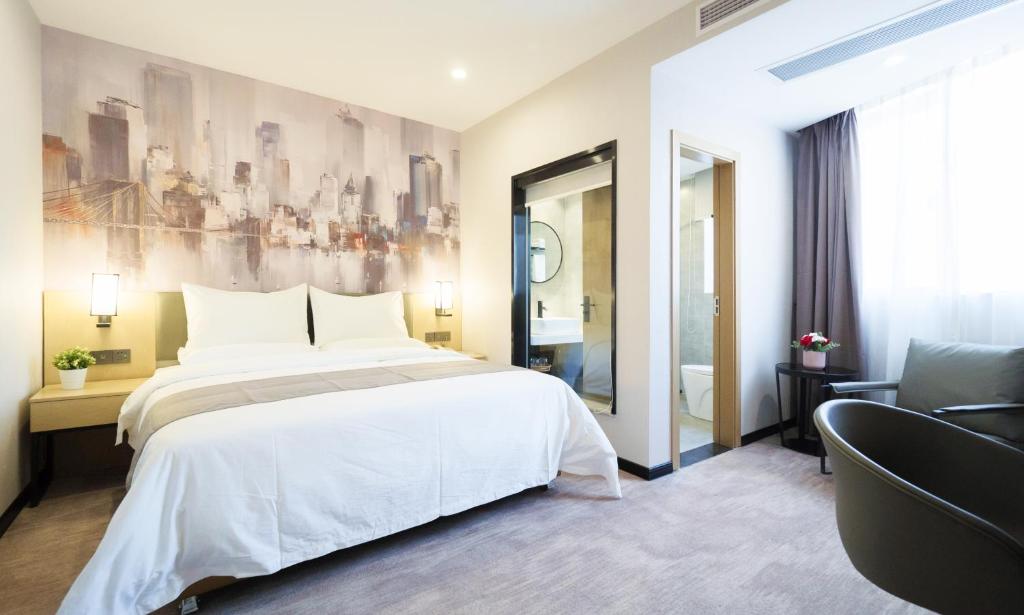 Postel nebo postele na pokoji v ubytování The Best Time Hotel Pazhou-Free shuttle bus for canton fair