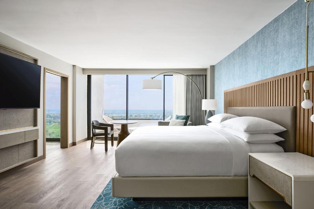 VEA Newport Beach, a Marriott Resort & Spa - 