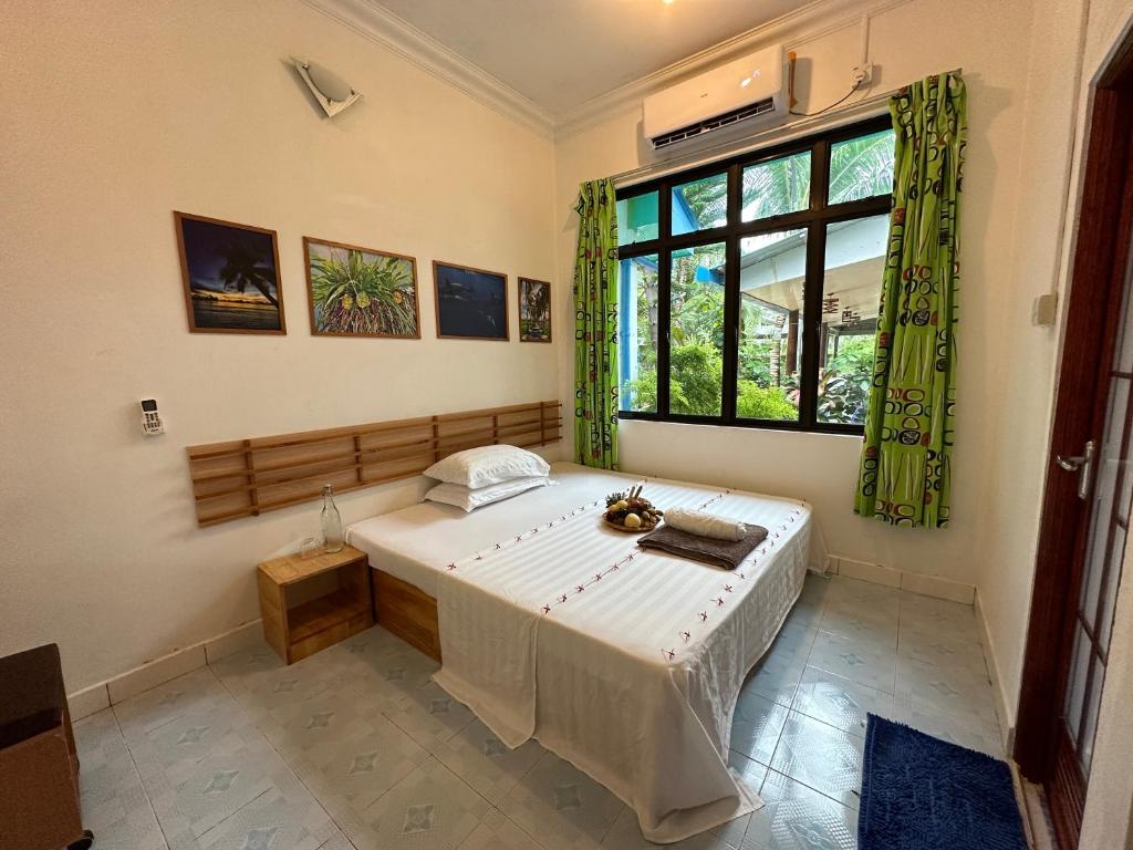 Blue Water Thoddoo Inn - 8