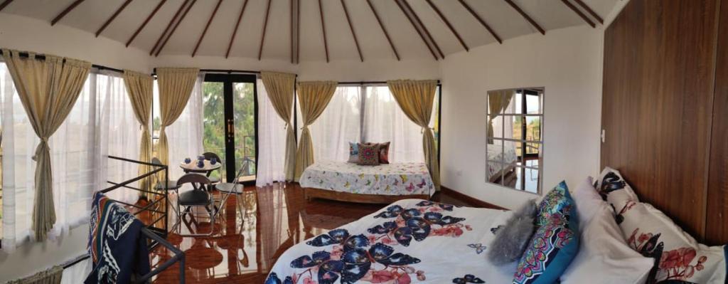 Postel nebo postele na pokoji v ubytování GLAMPING Aldea Muisca