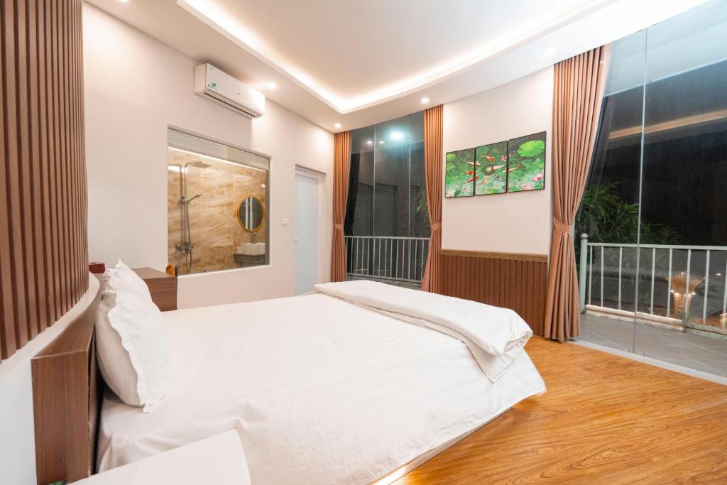 Postel nebo postele na pokoji v ubytování Biển Đông COMPLEX