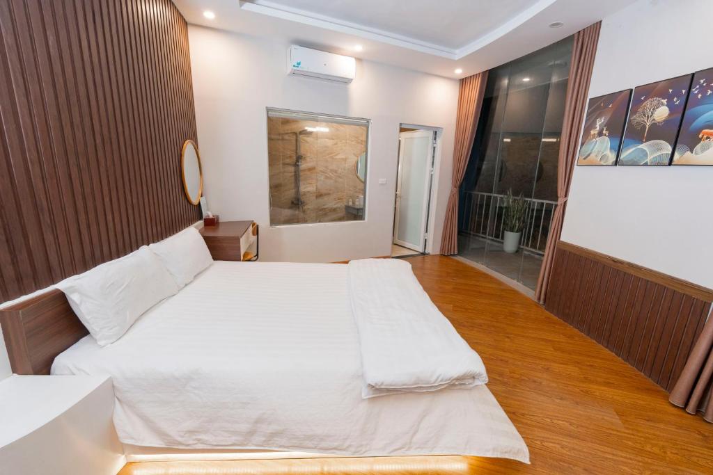 Postel nebo postele na pokoji v ubytování Biển Đông COMPLEX