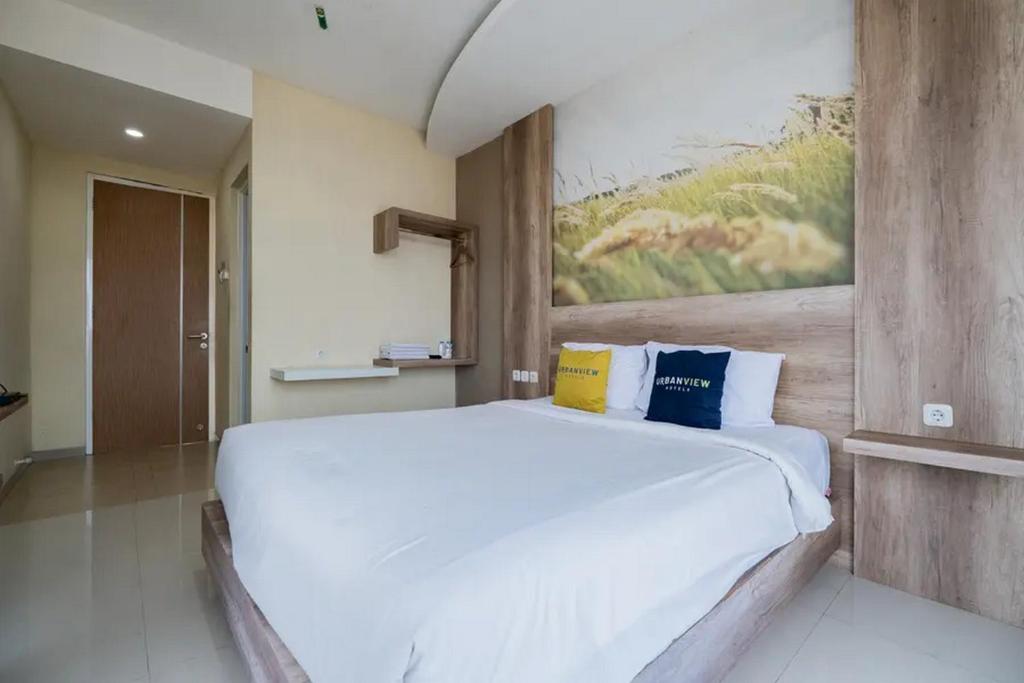 Urbanview Hotel Omah Anin Batu by RedDoorz - 豪华套房