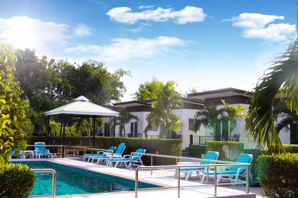 Hồ bơi trong/gần Billabong Golf Club & Resort